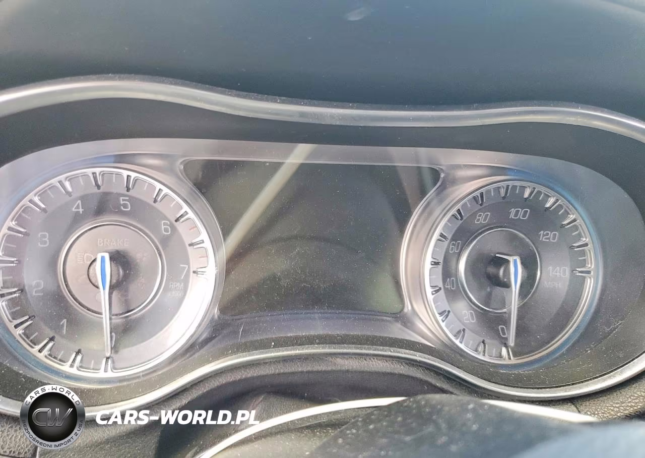 2019 Chrysler 300 Touring VIN:2C3CCAAG7KH693836 - 9