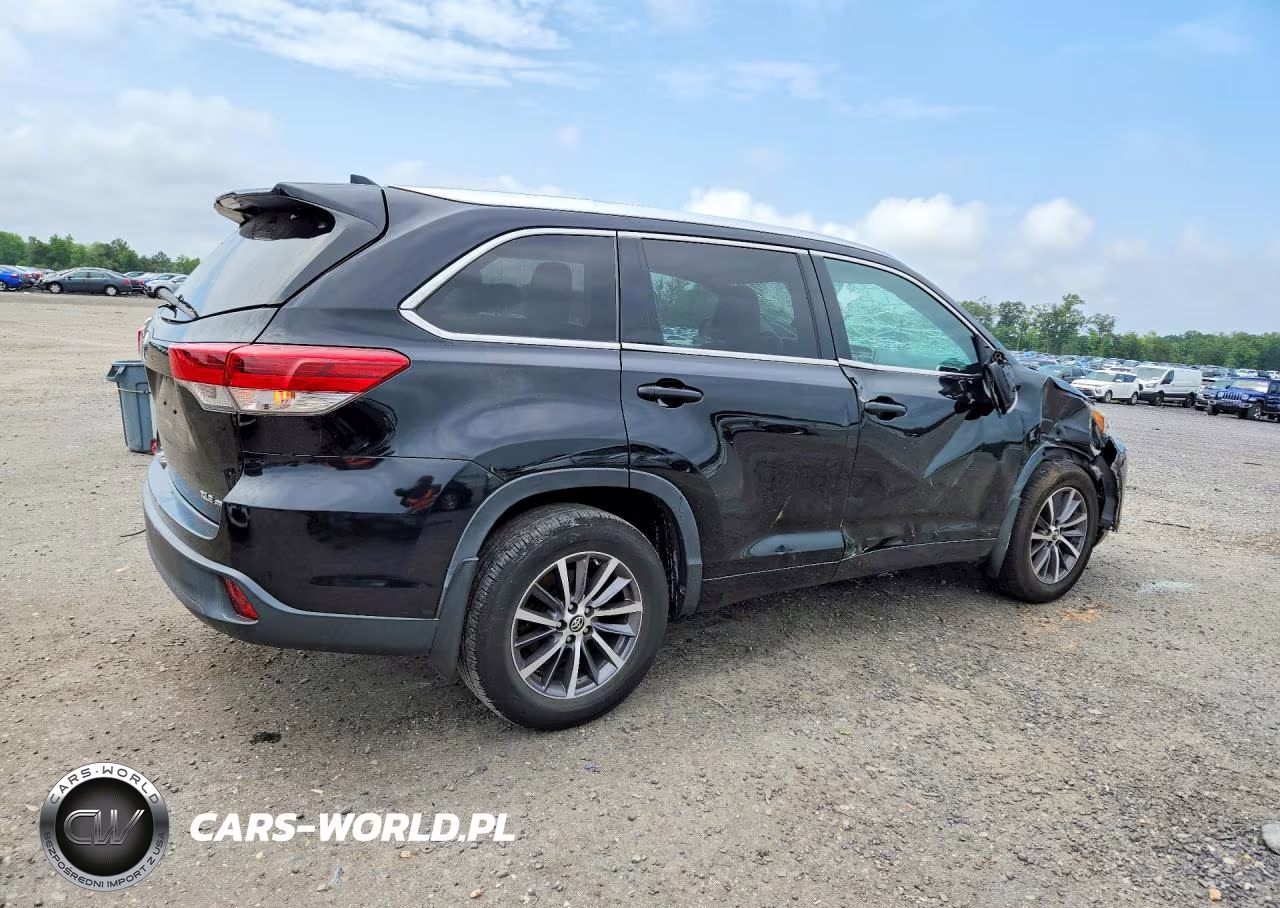 2018 Toyota Highlander Xle VIN:5TDJZRFHXJS839776 - 3