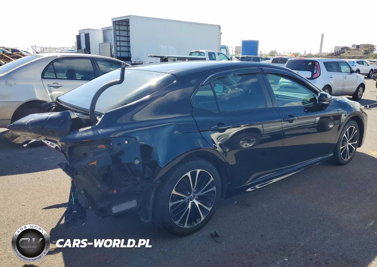 2018 Toyota Camry L VIN:4T1B11HK2JU136055 - 3