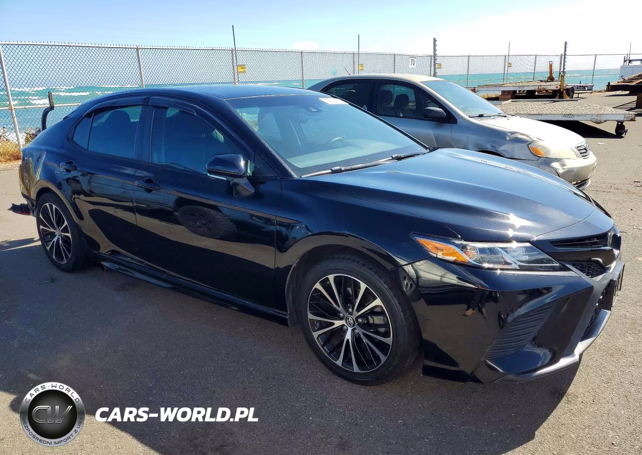 2018 Toyota Camry L VIN:4T1B11HK2JU136055 - 4
