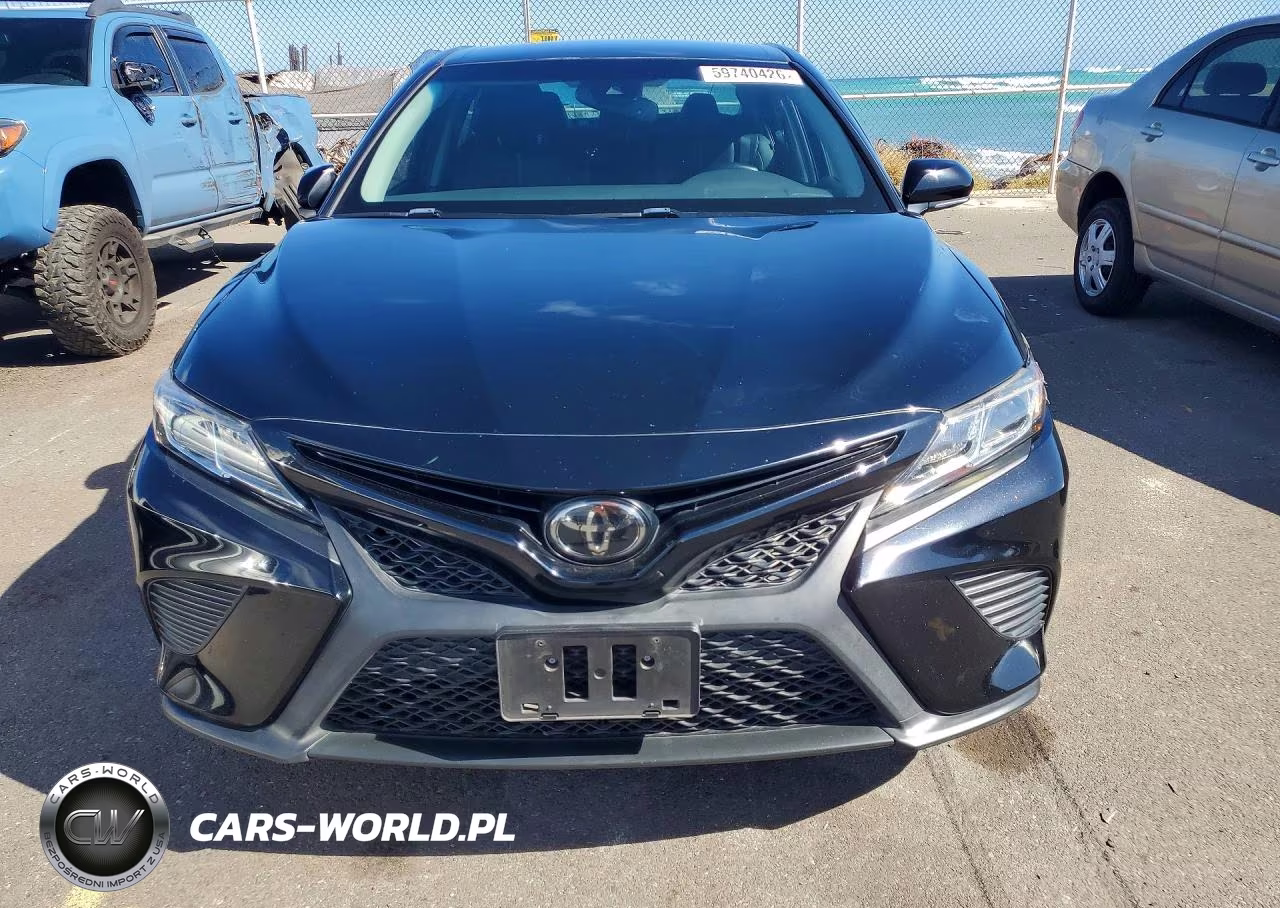 2018 Toyota Camry L VIN:4T1B11HK2JU136055 - 5