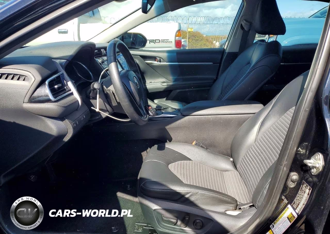 2018 Toyota Camry L VIN:4T1B11HK2JU136055 - 7