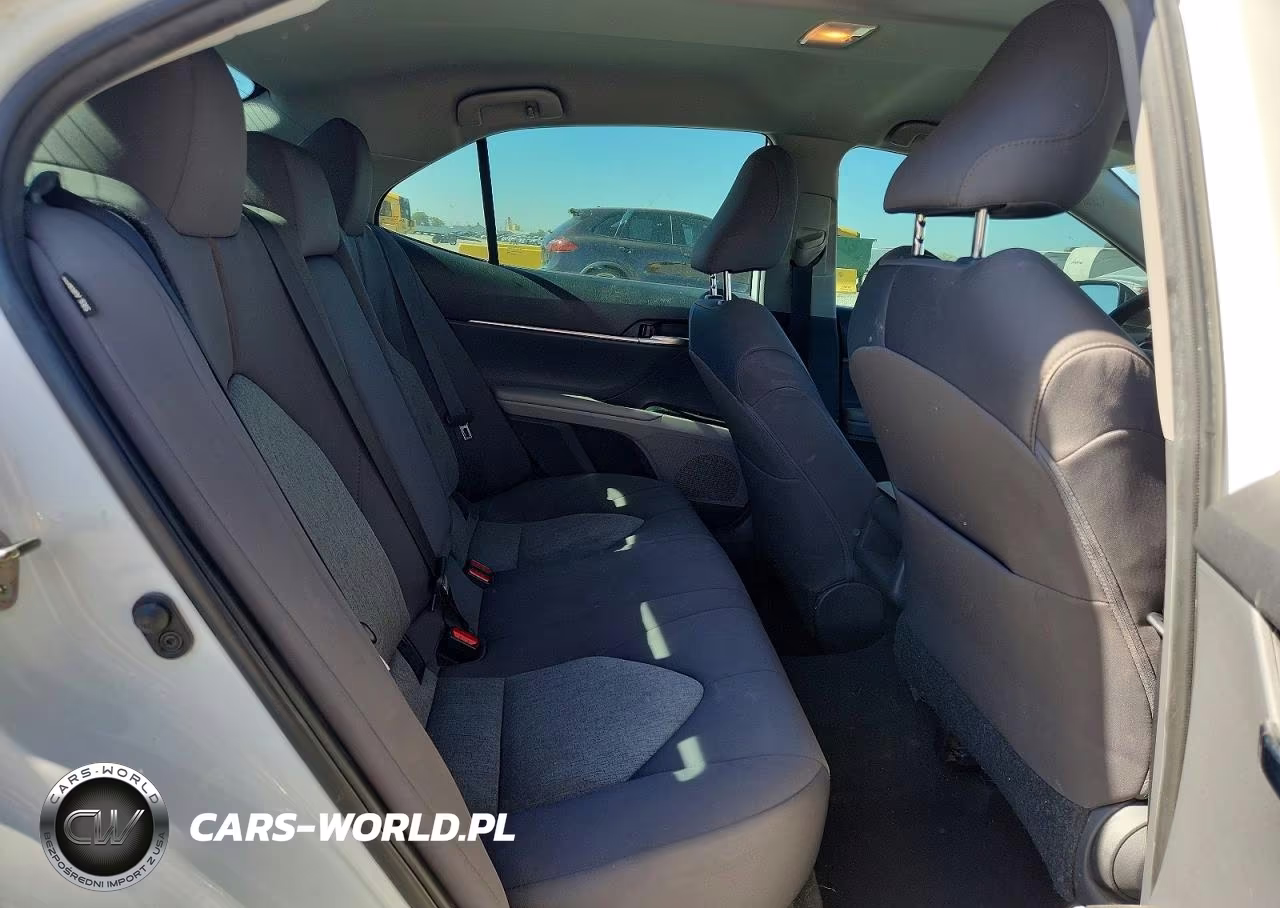 2019 Toyota Camry Le VIN:4T1B11HK4KU831221 - 10