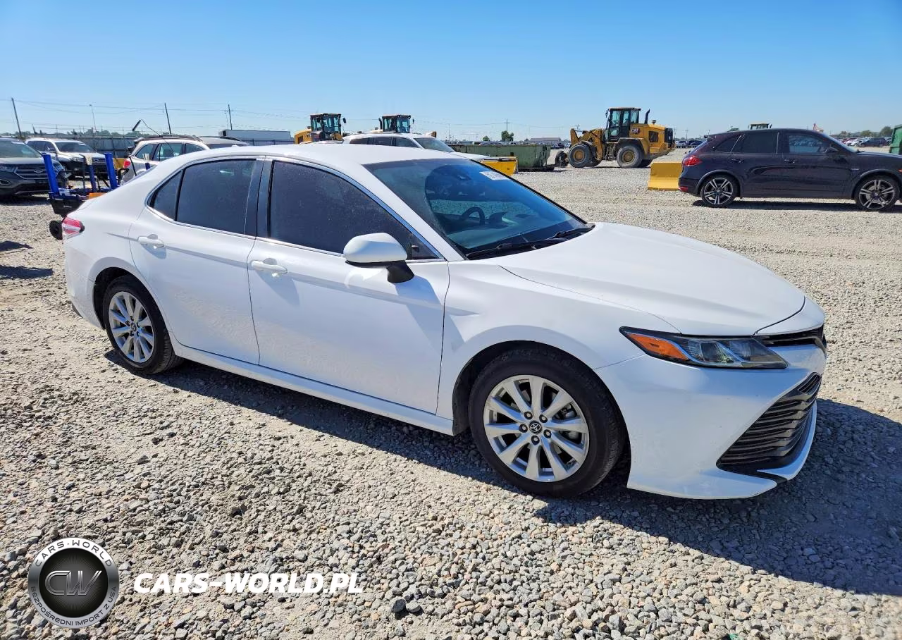 2019 Toyota Camry Le VIN:4T1B11HK4KU831221 - 4