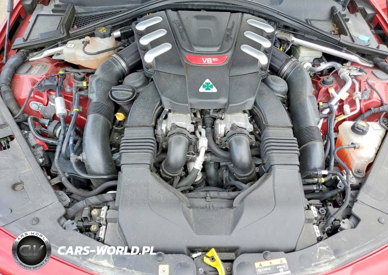 2017 Alfa Romeo Giulia Quadrifoglio VIN:ZARFAEAV2H7547696 - 11