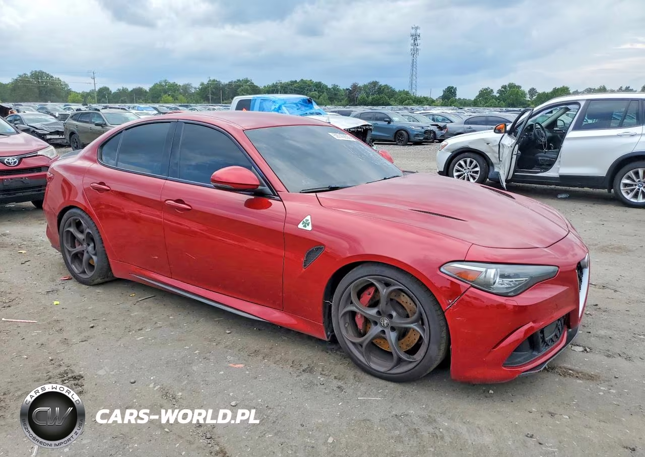 2017 Alfa Romeo Giulia Quadrifoglio VIN:ZARFAEAV2H7547696 - 4