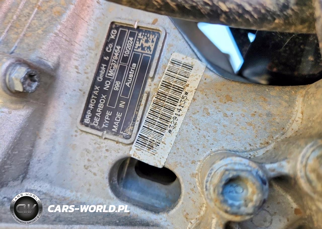 2025 Can-Am Maverick R Utility Vehicle VIN:3JB8NAU45SE002587 - 10