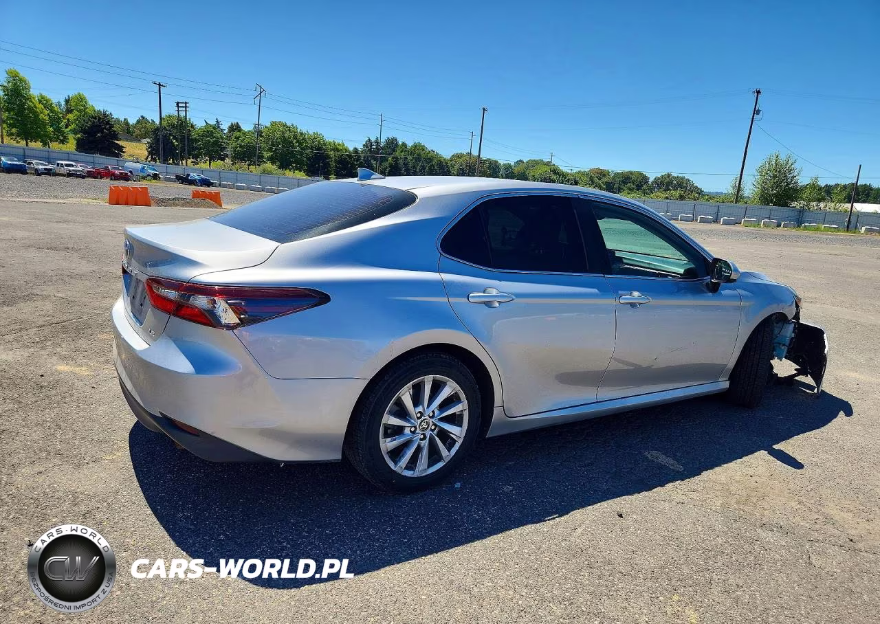 2021 Toyota Camry Le VIN:4T1C11AK4MU591704 - 3