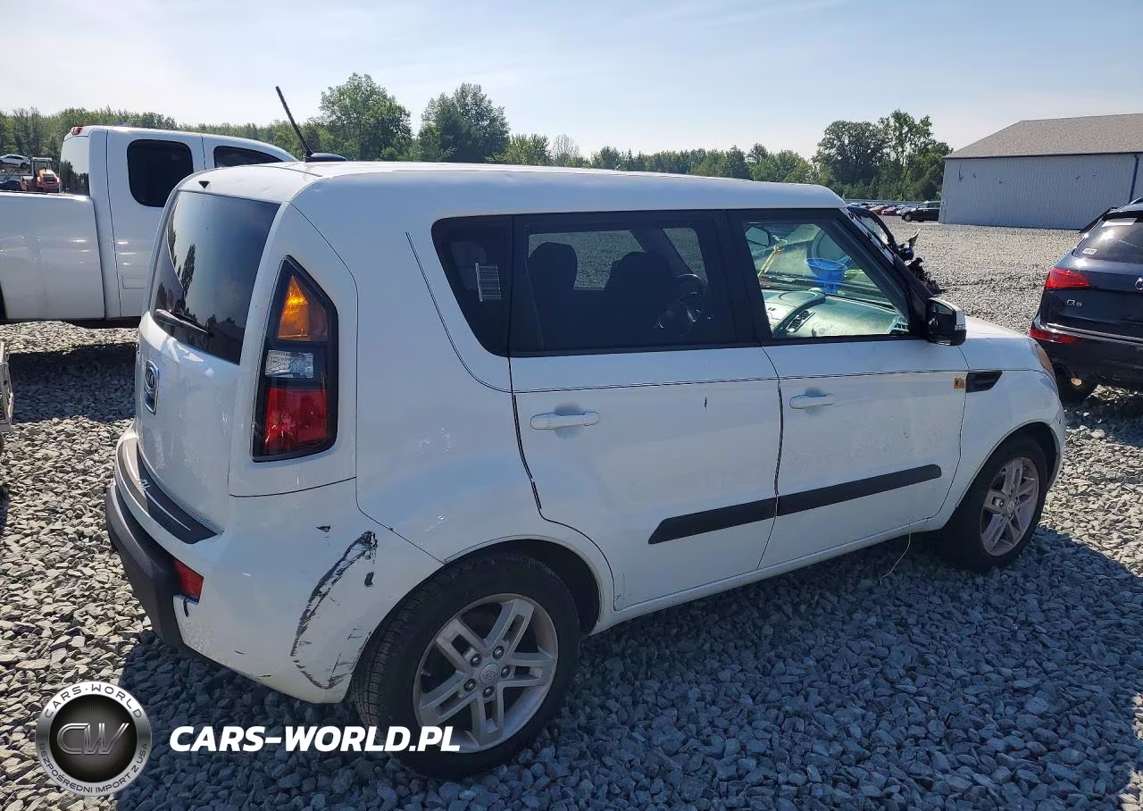 2011 Kia Soul + VIN:KNDJT2A24B7315126 - 3