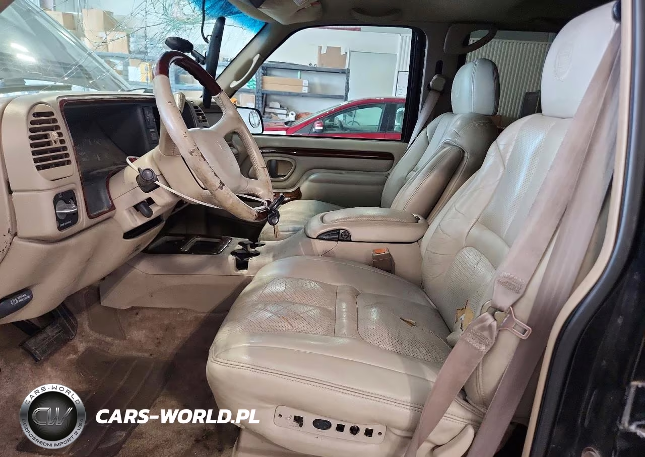 2000 Cadillac Escalade Luxury VIN:1GYEK63R8YR207931 - 7