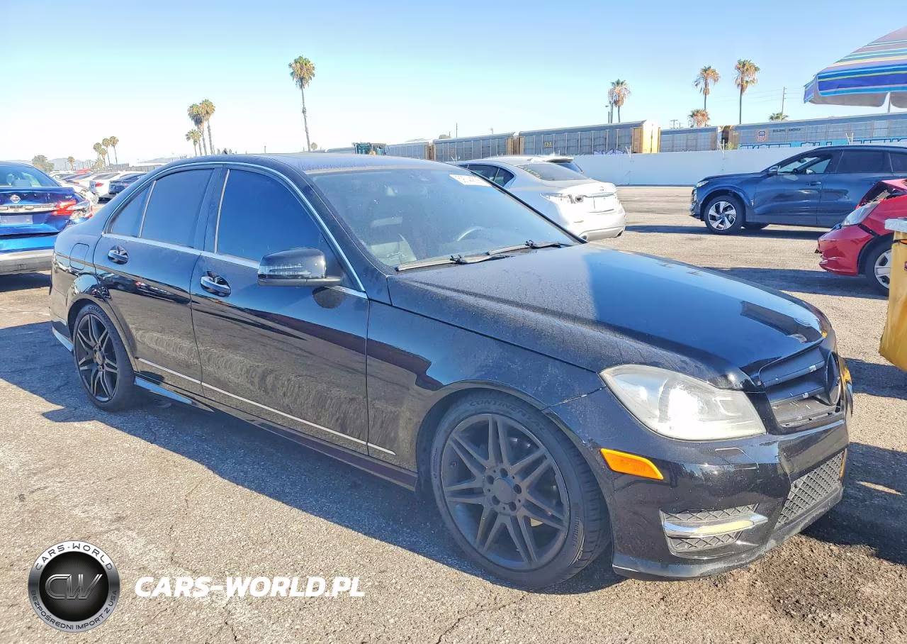 2013 Mercedes-Benz C 250 VIN:WDDGF4HB8DR258025 - 4