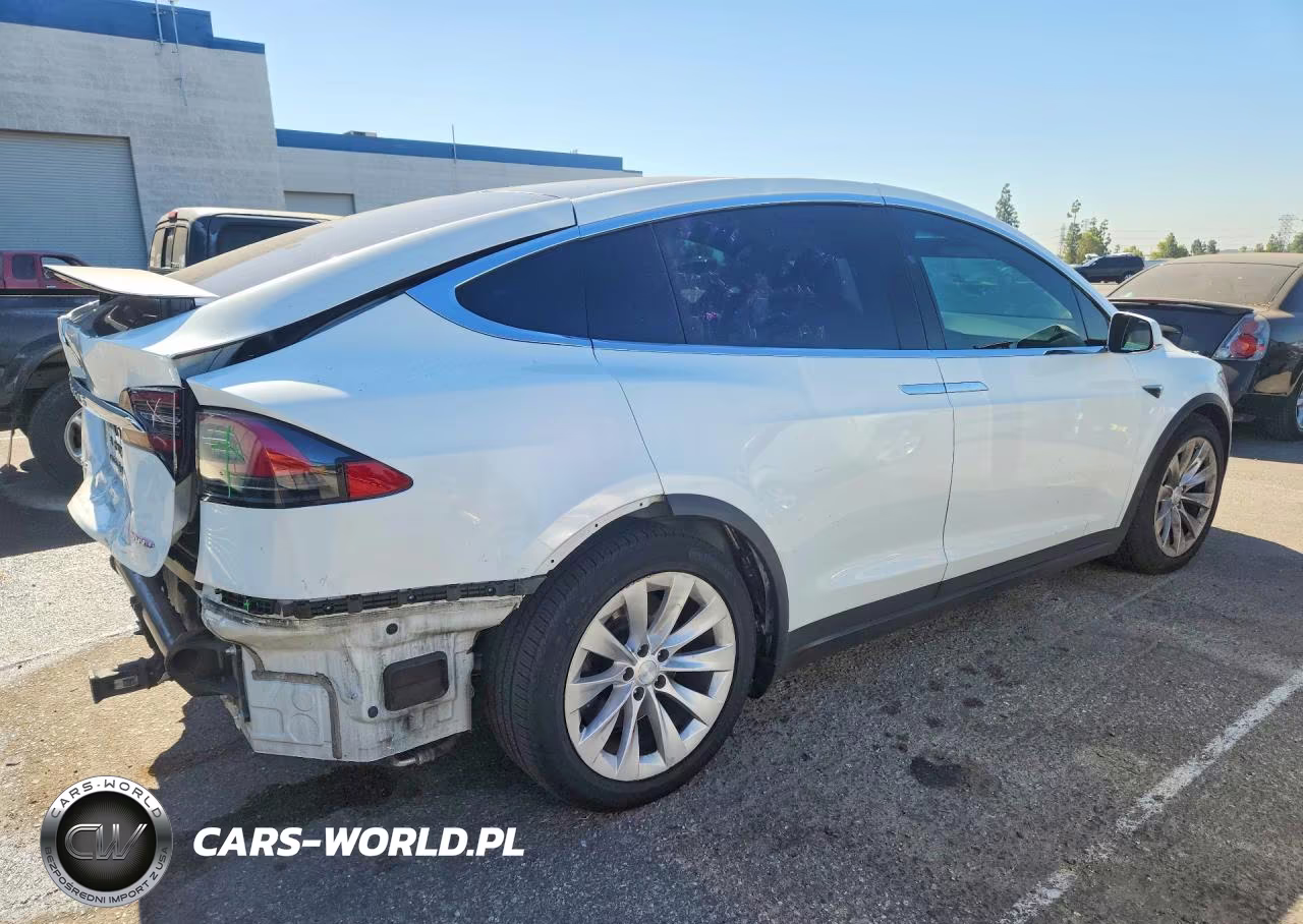 2018 Tesla Model X VIN:5YJXCAE20JF124276 - 3