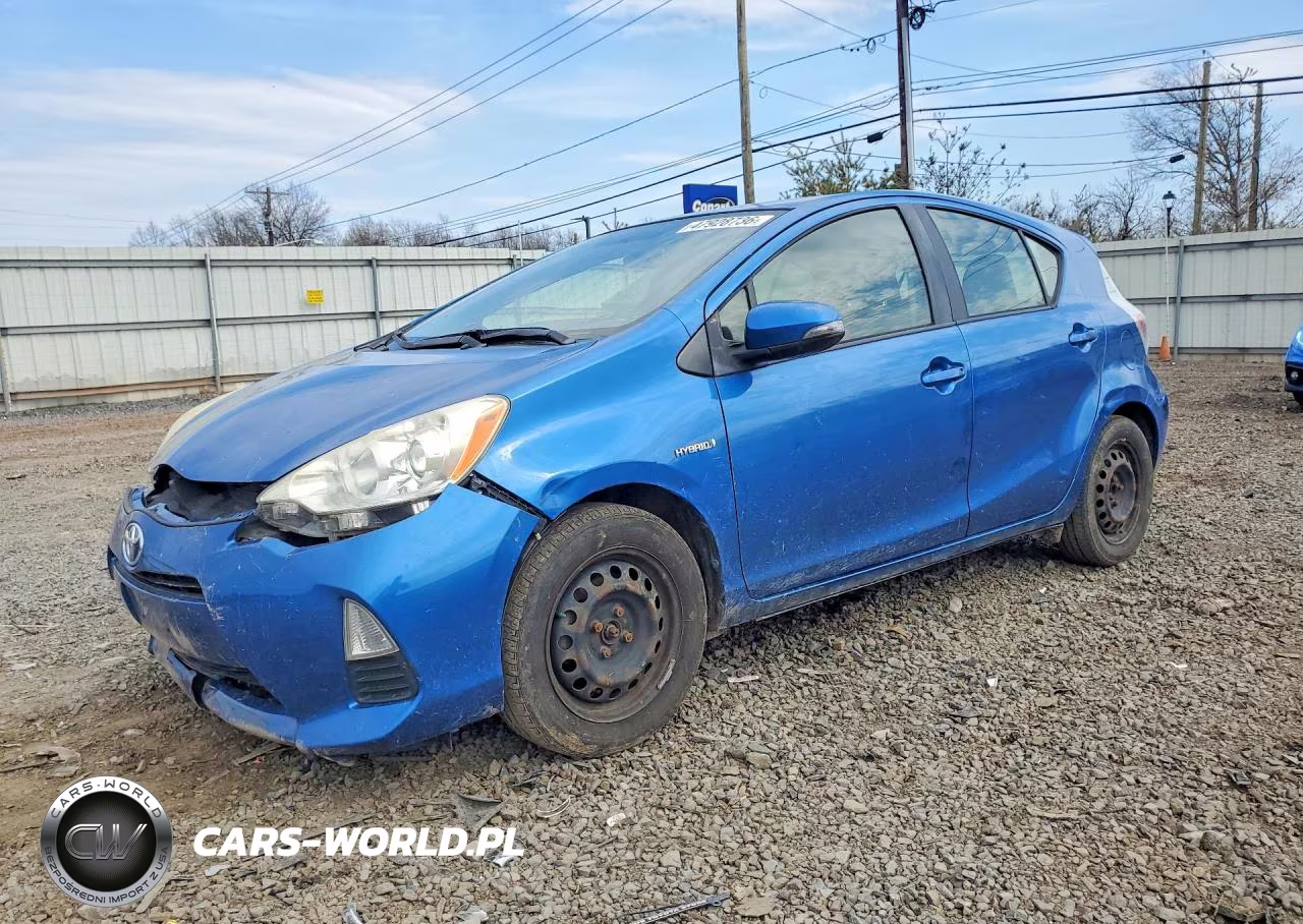 2013 Toyota Prius C Two VIN:JTDKDTB33D1556020 - 1