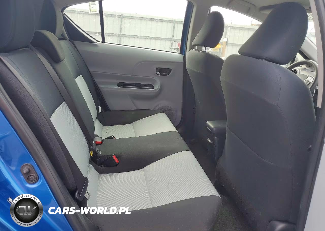 2013 Toyota Prius C Two VIN:JTDKDTB33D1556020 - 10