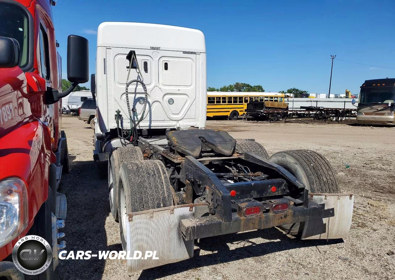 2018 Freightliner Cascadia 125 VIN:3AKJGLDR7JSJZ4551 - 3