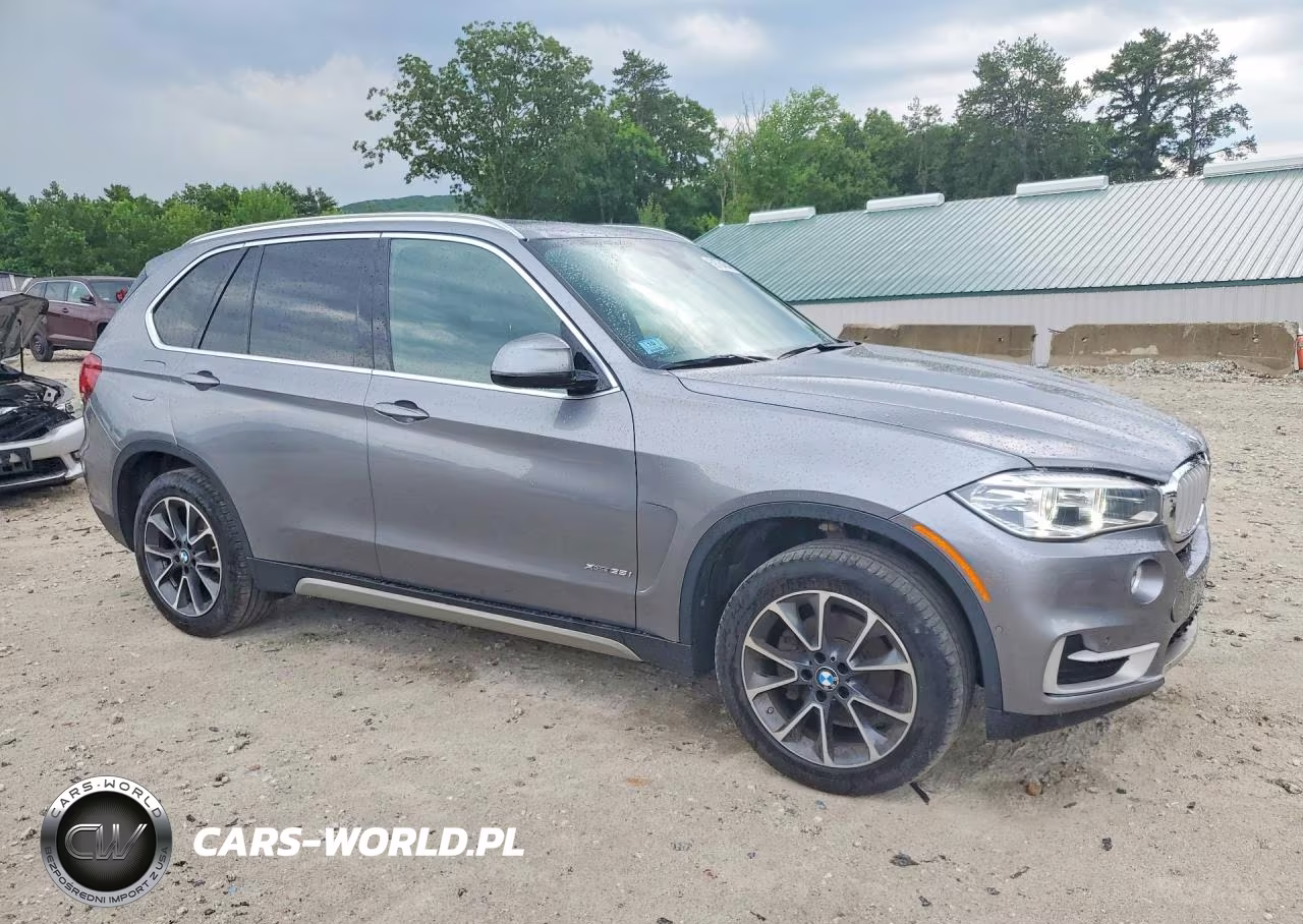 2018 BMW X5 xDrive35I VIN:5UXKR0C58J0Y06092 - 4