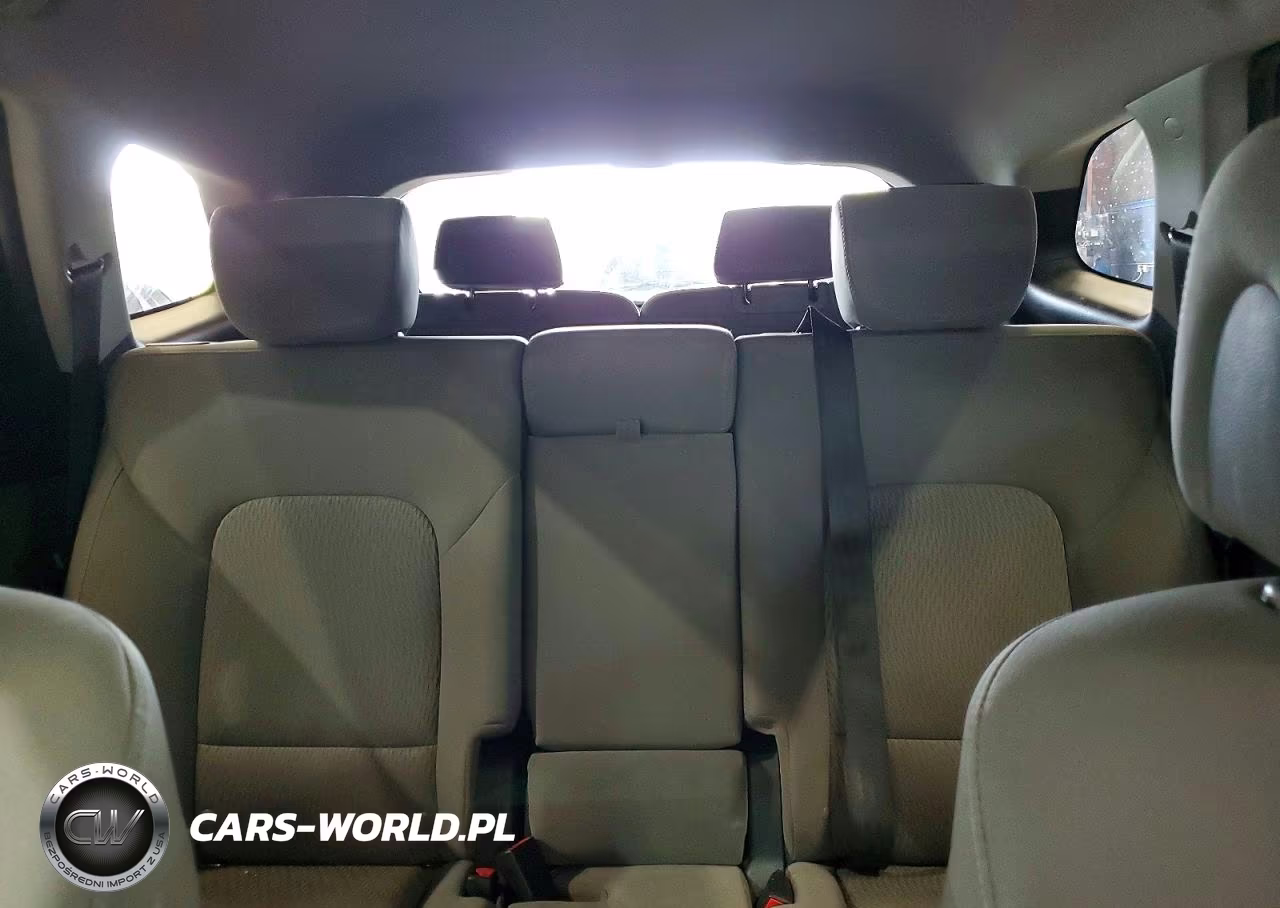 2015 Hyundai Santa Fe VIN:KM8SMDHF7FU112112 - 10