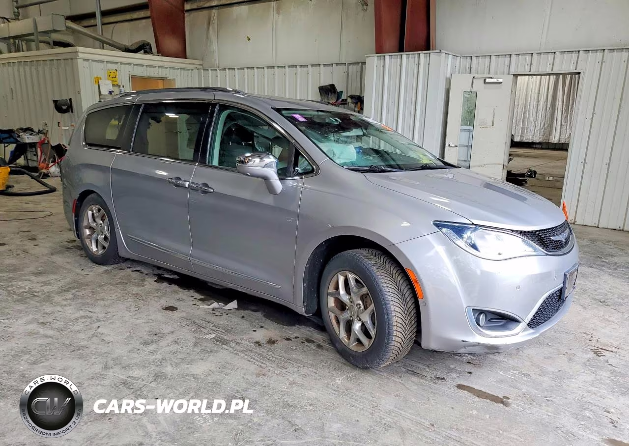 2018 Chrysler Pacifica Limited VIN:2C4RC1GG8JR226267 - 4