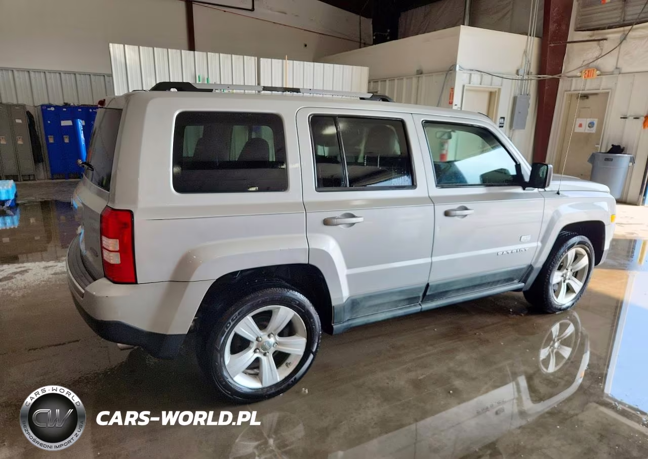 2011 Jeep Patriot Latitude VIN:1J4NT4GB9BD181133 - 3