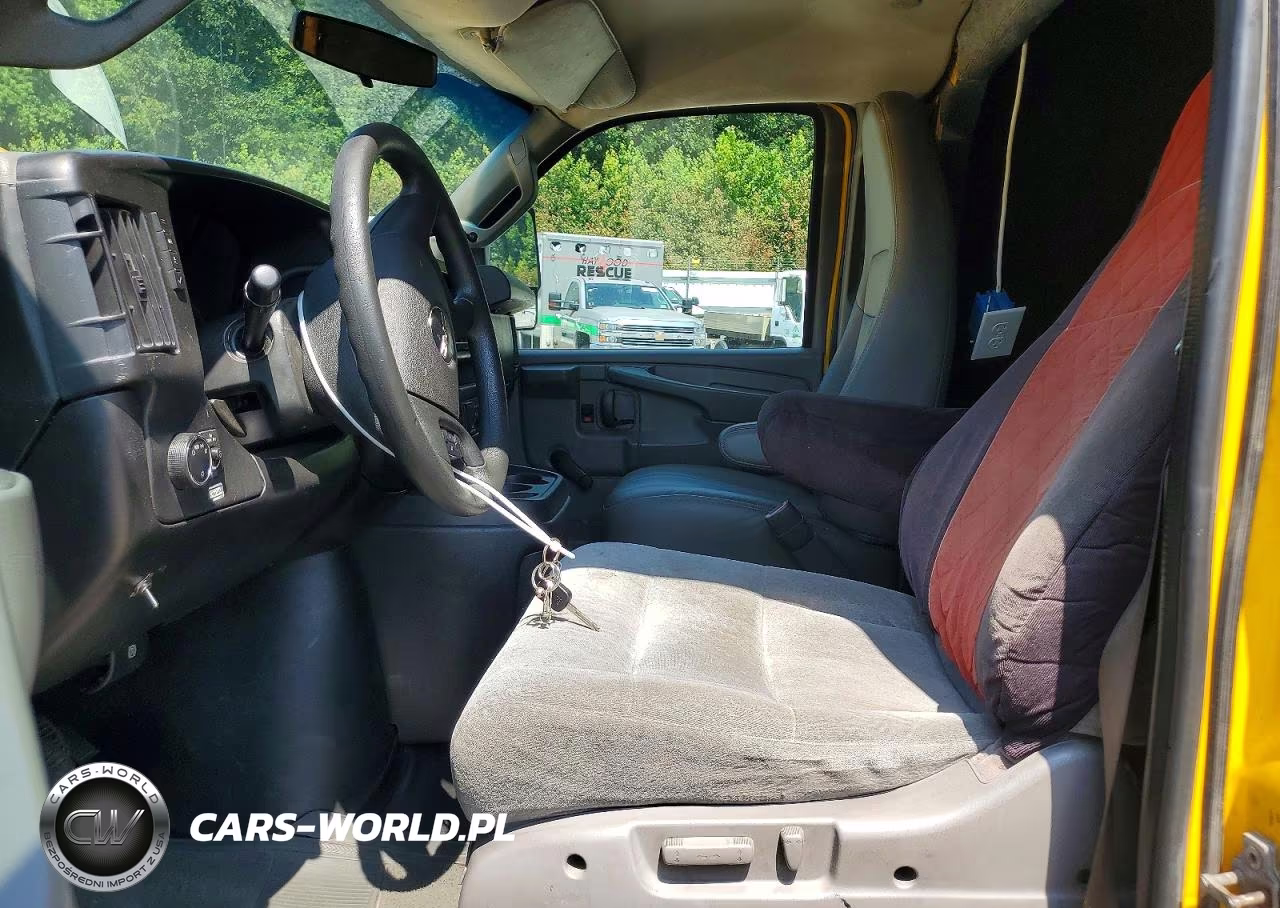 2018 GMC Savana Cutaway G3500 VIN:7GZ37TCG6JN902324 - 7