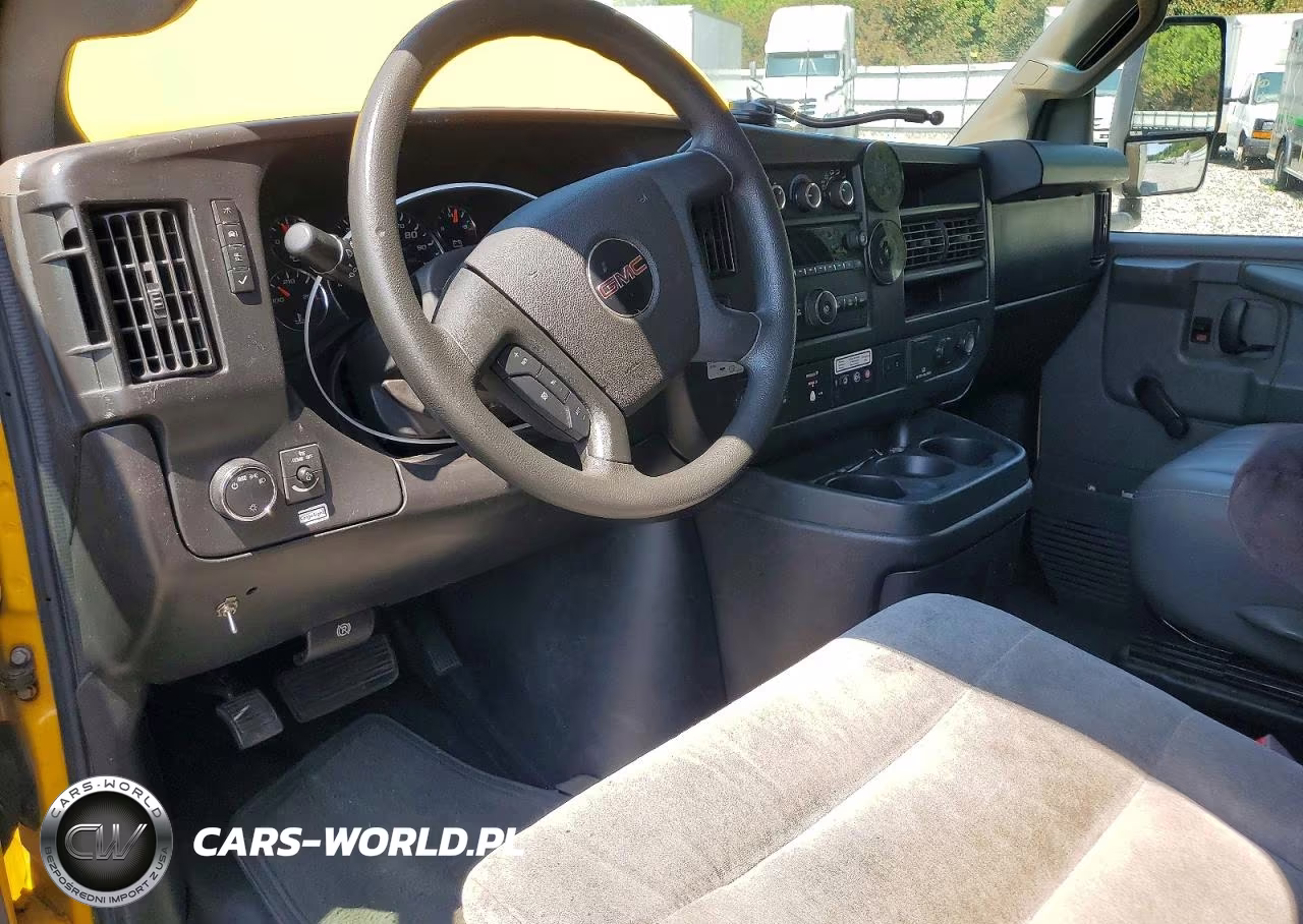 2018 GMC Savana Cutaway G3500 VIN:7GZ37TCG6JN902324 - 8