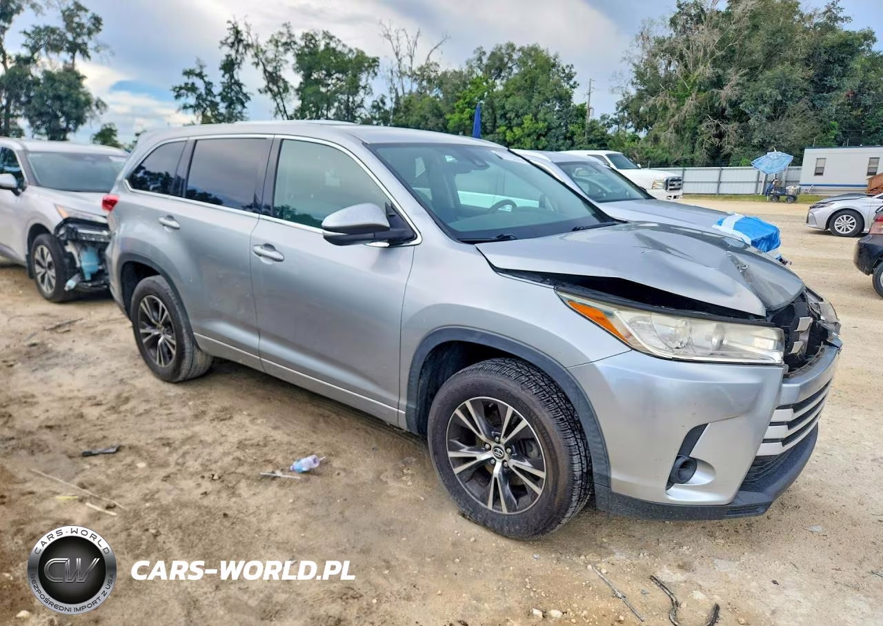 2017 Toyota Highlander Le VIN:5TDZZRFHXHS212962 - 4