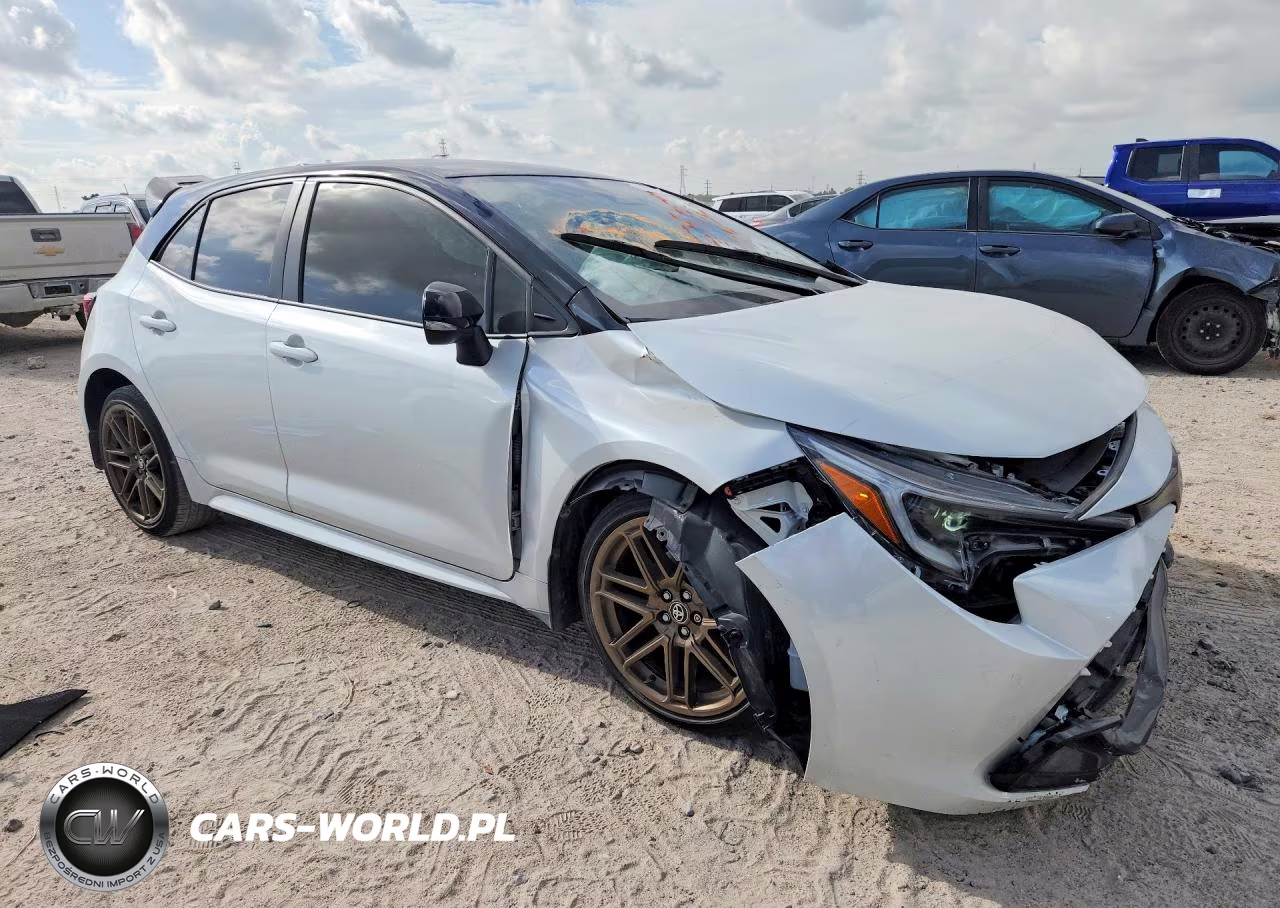 2025 Toyota Corolla Hatchback Nightshade VIN:JTND4MBE7S3237071 - 4