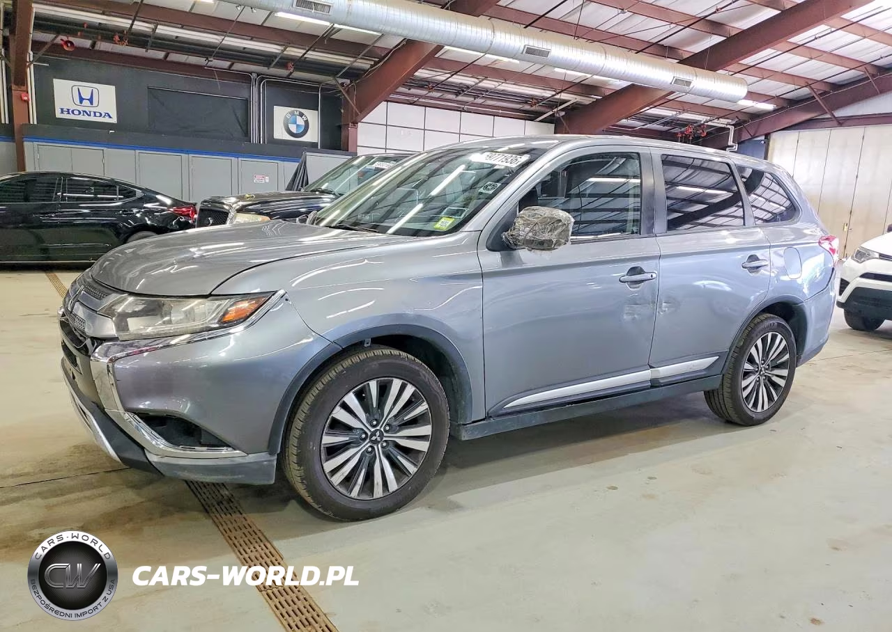 2020 Mitsubishi Outlander Se – zdjęcie 1 z 13