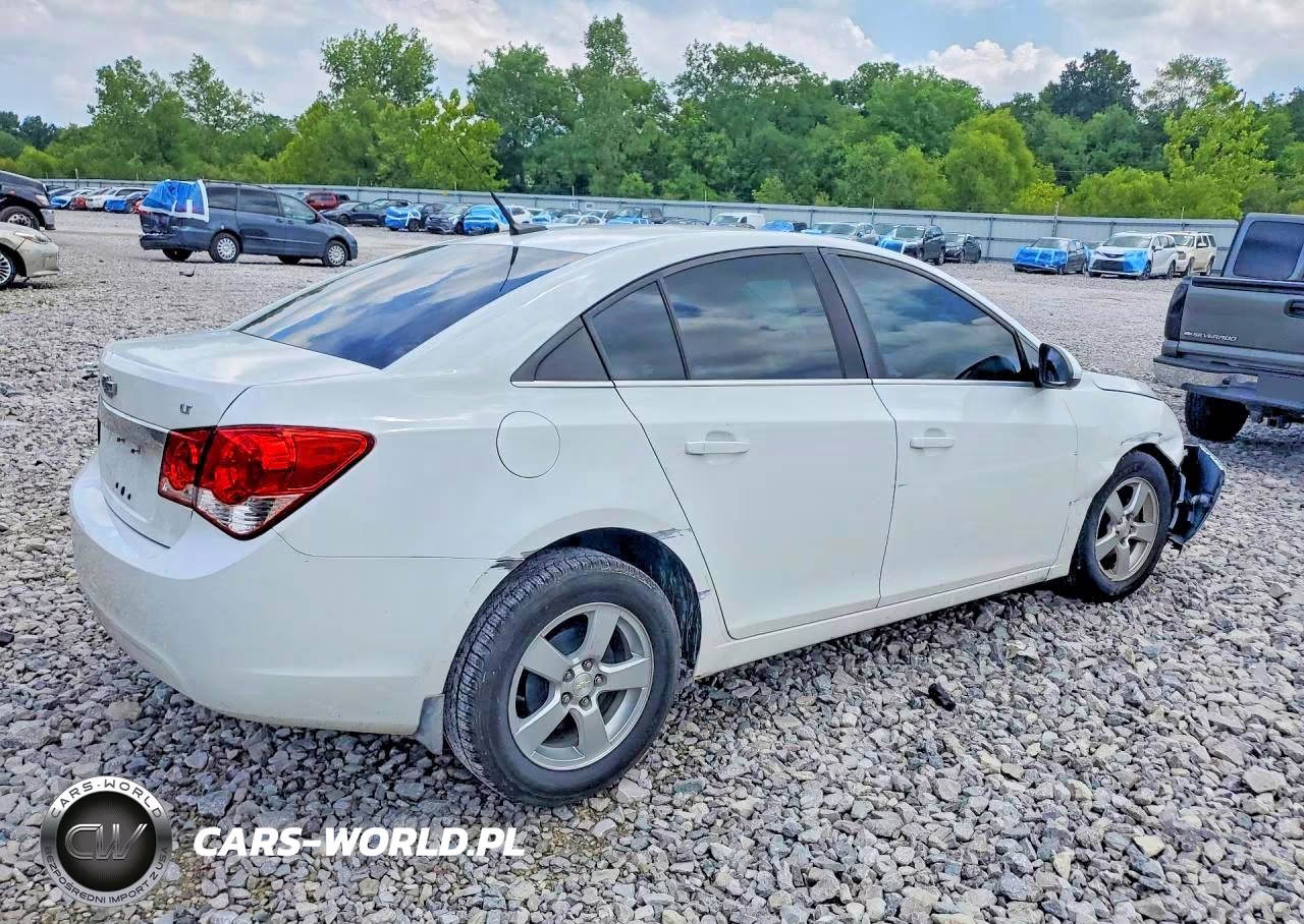 2014 Chevrolet Cruz VIN:1G1PC5SB1E7477500 - 3
