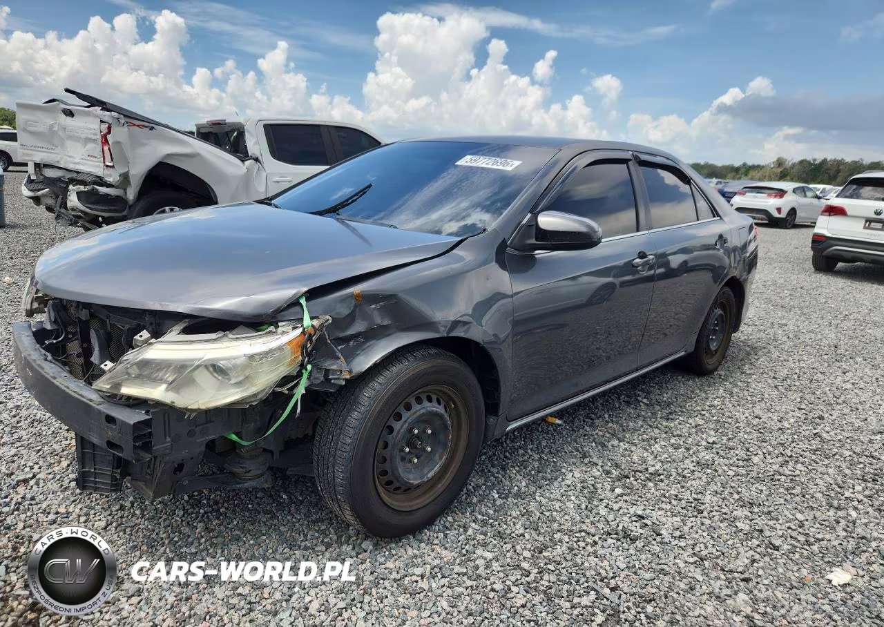 2012 Toyota Camry Le – zdjęcie 1 z 12