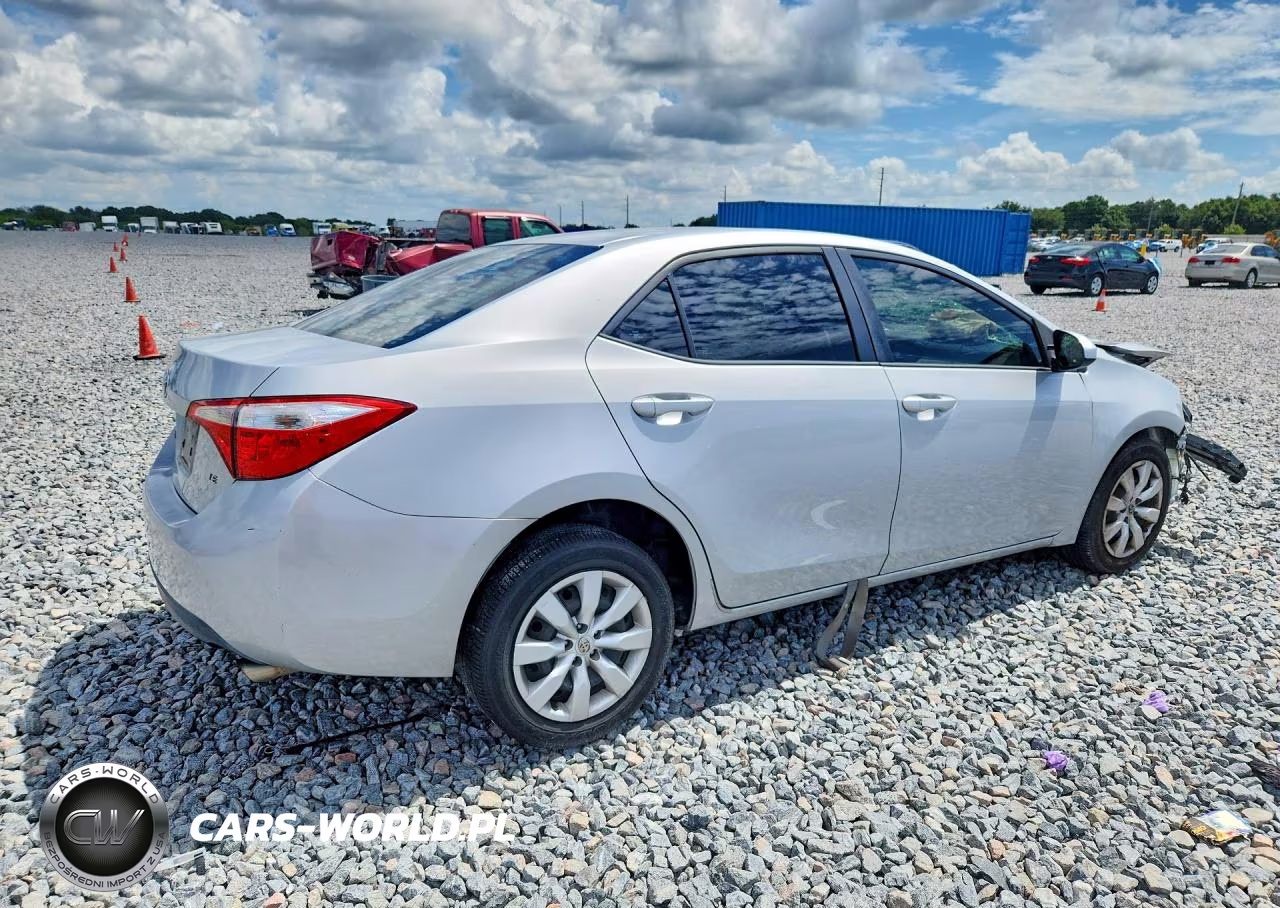 2015 Toyota Corolla Le VIN:2T1BURHE1FC379610 - 3