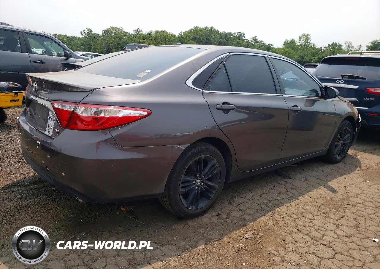 2015 Toyota Camry Se VIN:4T1BF1FKXFU075789 - 3