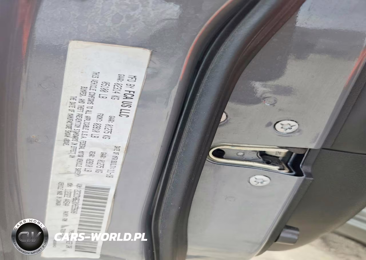 2019 Chrysler 300 S VIN:2C3CCABG2KH559606 - 13
