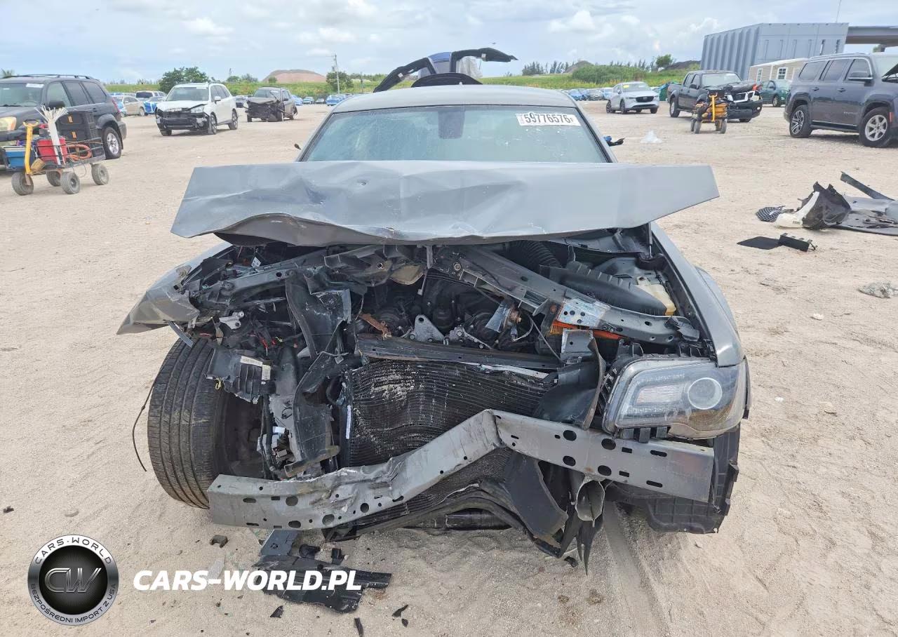 2019 Chrysler 300 S VIN:2C3CCABG2KH559606 - 5