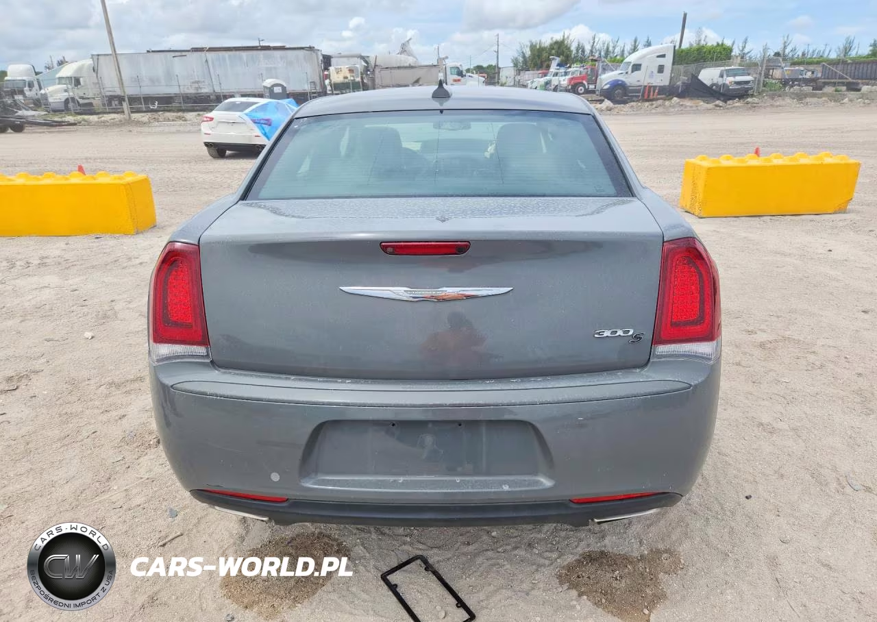 2019 Chrysler 300 S VIN:2C3CCABG2KH559606 - 6