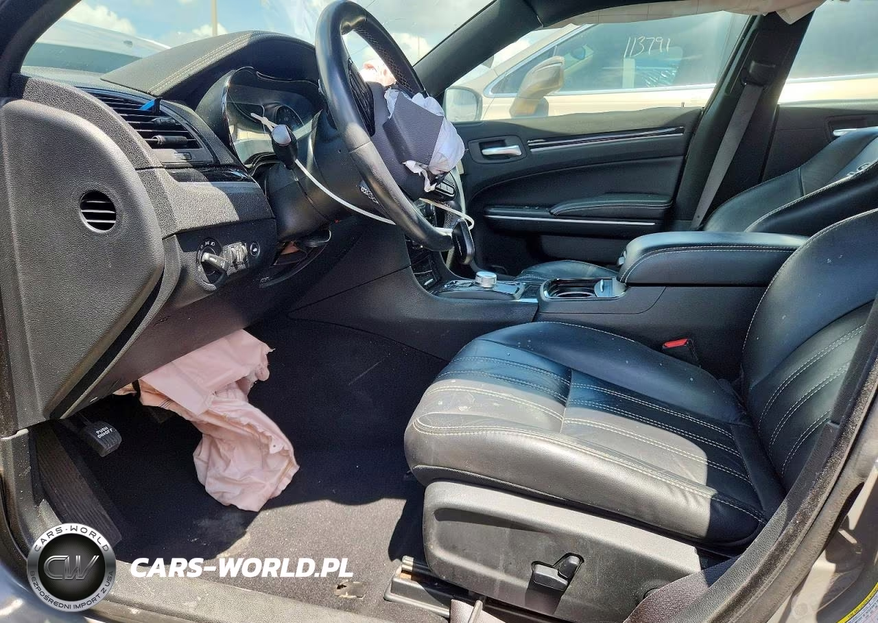 2019 Chrysler 300 S VIN:2C3CCABG2KH559606 - 7