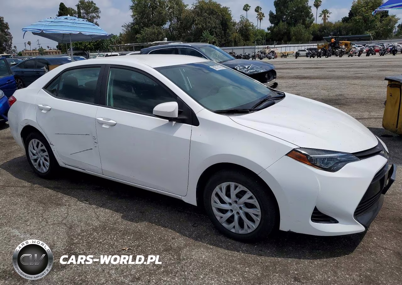 2019 Toyota Corolla Le VIN:5YFBURHE7KP870161 - 4