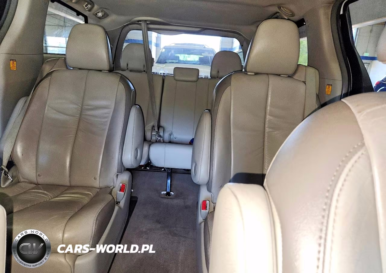 2011 Toyota Sienna Limited 7-Passenger VIN:5TDYK3DC7BS112829 - 10