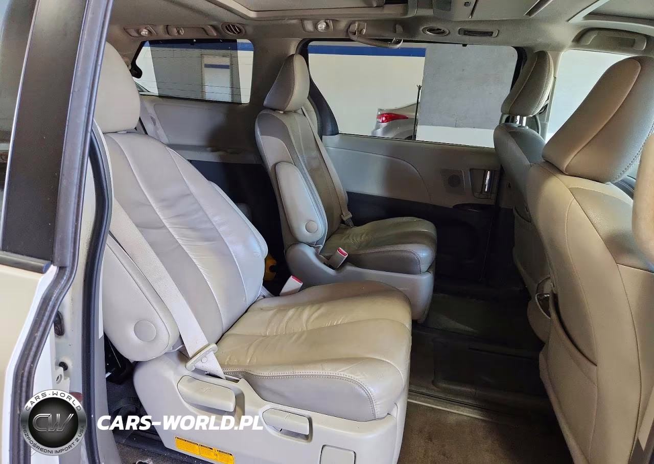 2011 Toyota Sienna Limited 7-Passenger VIN:5TDYK3DC7BS112829 - 11