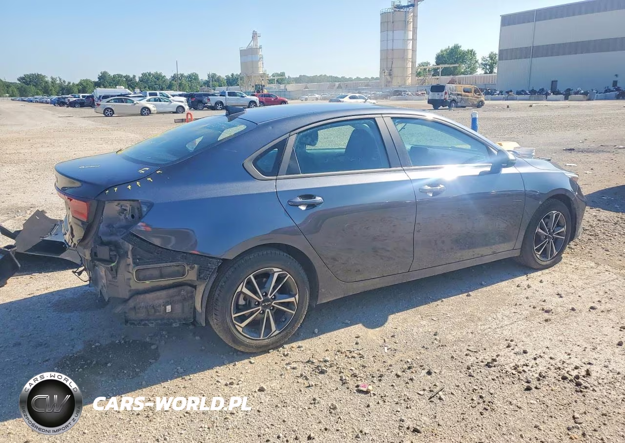 2023 Kia Forte Lxs VIN:3KPF24AD0PE622550 - 3
