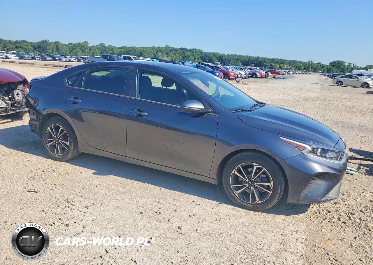 2023 Kia Forte Lxs VIN:3KPF24AD0PE622550 - 4