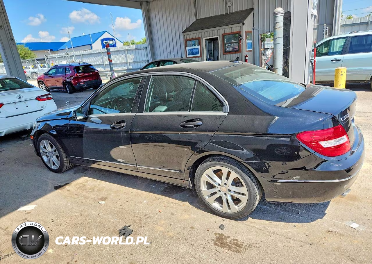 2013 Mercedes-Benz C 300 4Matic VIN:WDDGF8AB6DA881689 - 2