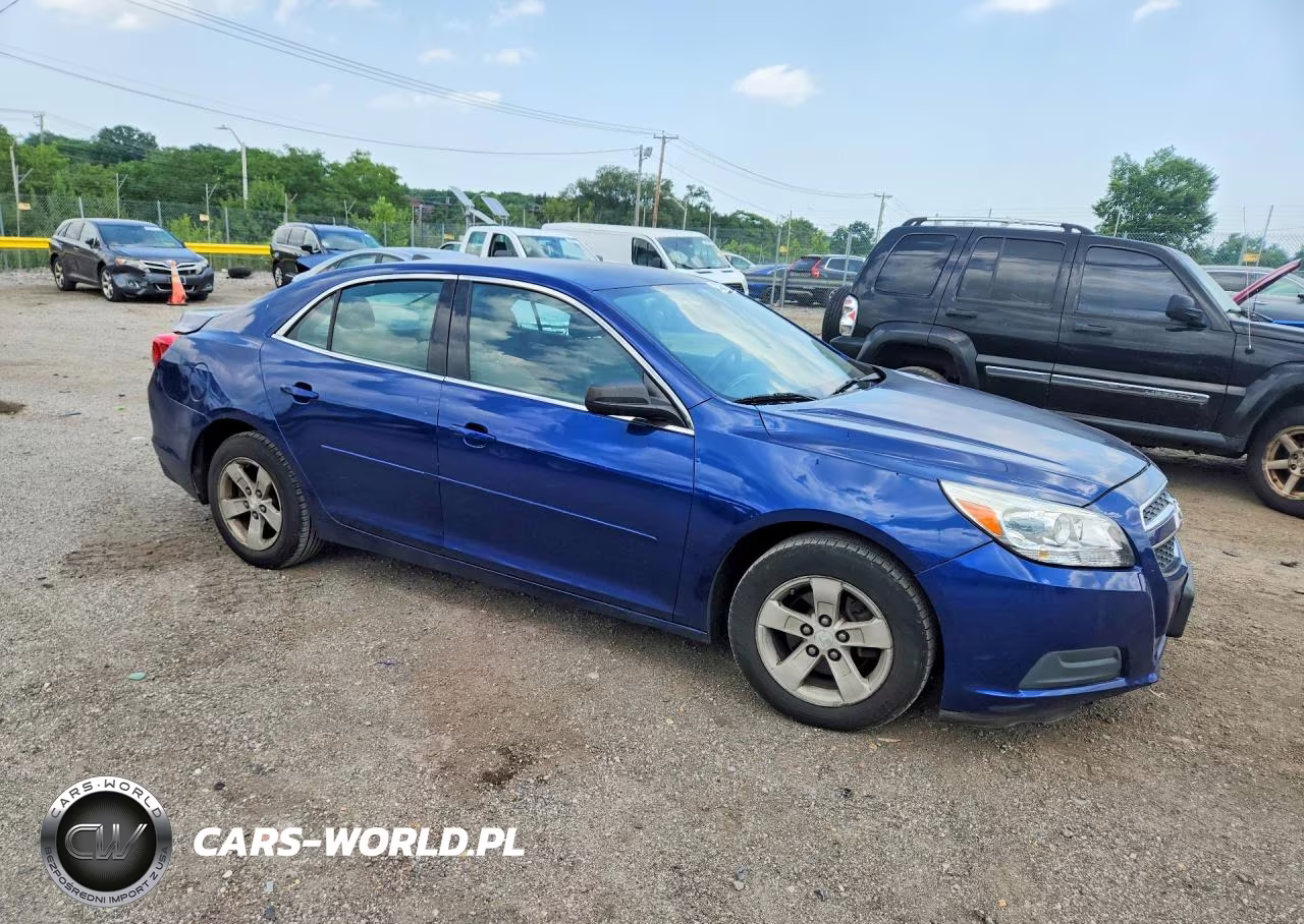 2013 Chevrolet Malibu Ls VIN:1G11B5SA2DU104384 - 4