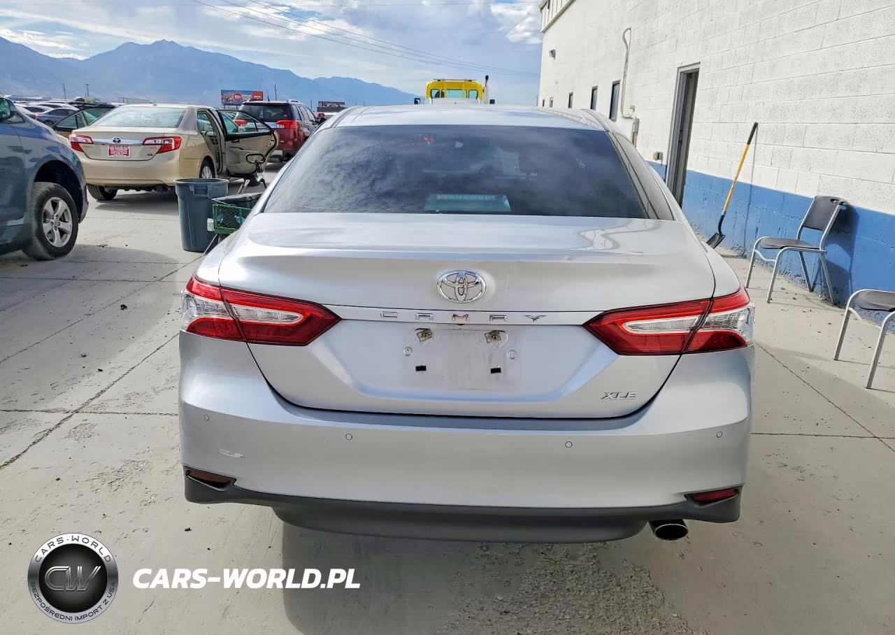 2018 Toyota Camry Xle VIN:4T1B11HK0JU022555 - 6
