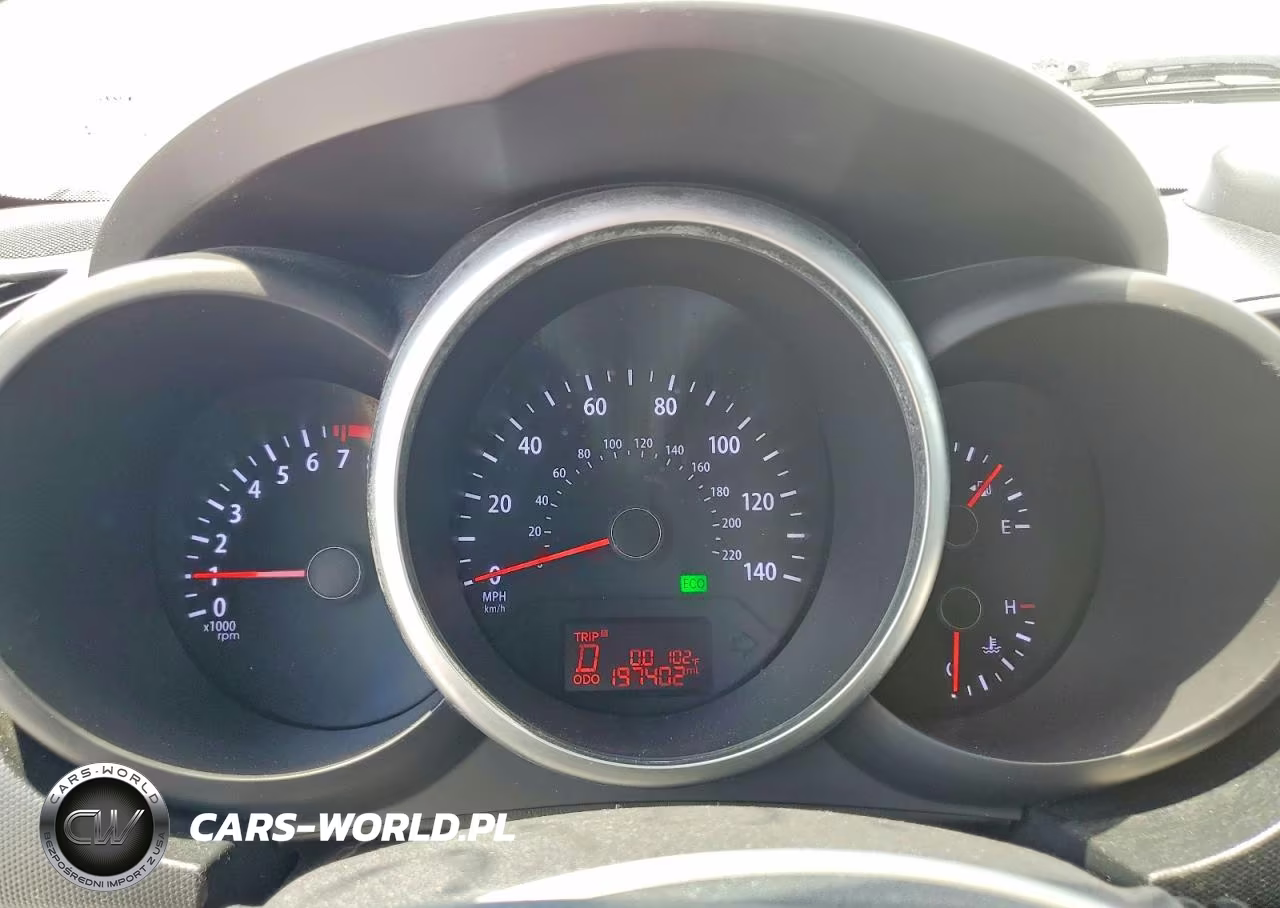 2013 Kia Soul + VIN:KNDJT2A6XD7567680 - 9