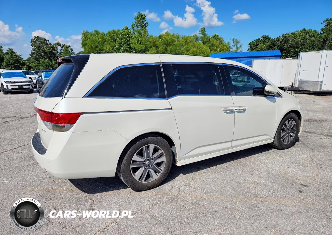 2015 Honda Odyssey Touring VIN:5FNRL5H94FB071923 - 3