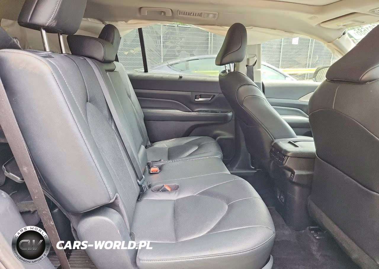 2025 Toyota Grand Highlander Hybrid Limited VIN:5TDACAB58SS037968 - 11