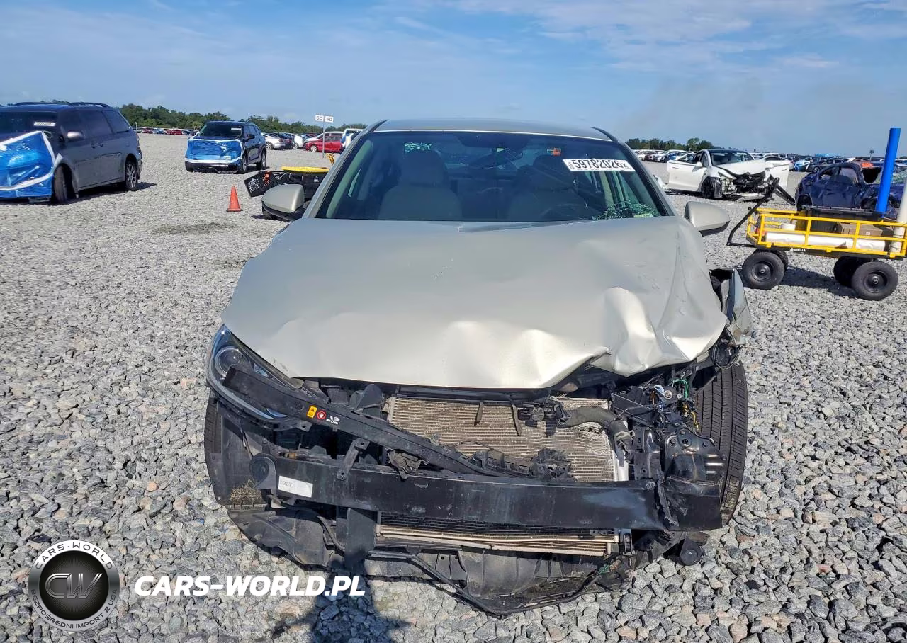 2018 Hyundai Elantra Sel VIN:5NPD84LF8JH255145 - 5