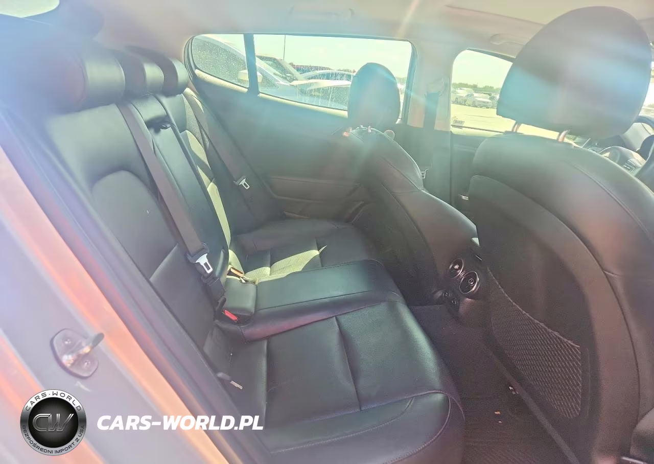 2018 Kia Stinger Premium VIN:KNAE25LAXJ6015375 - 10