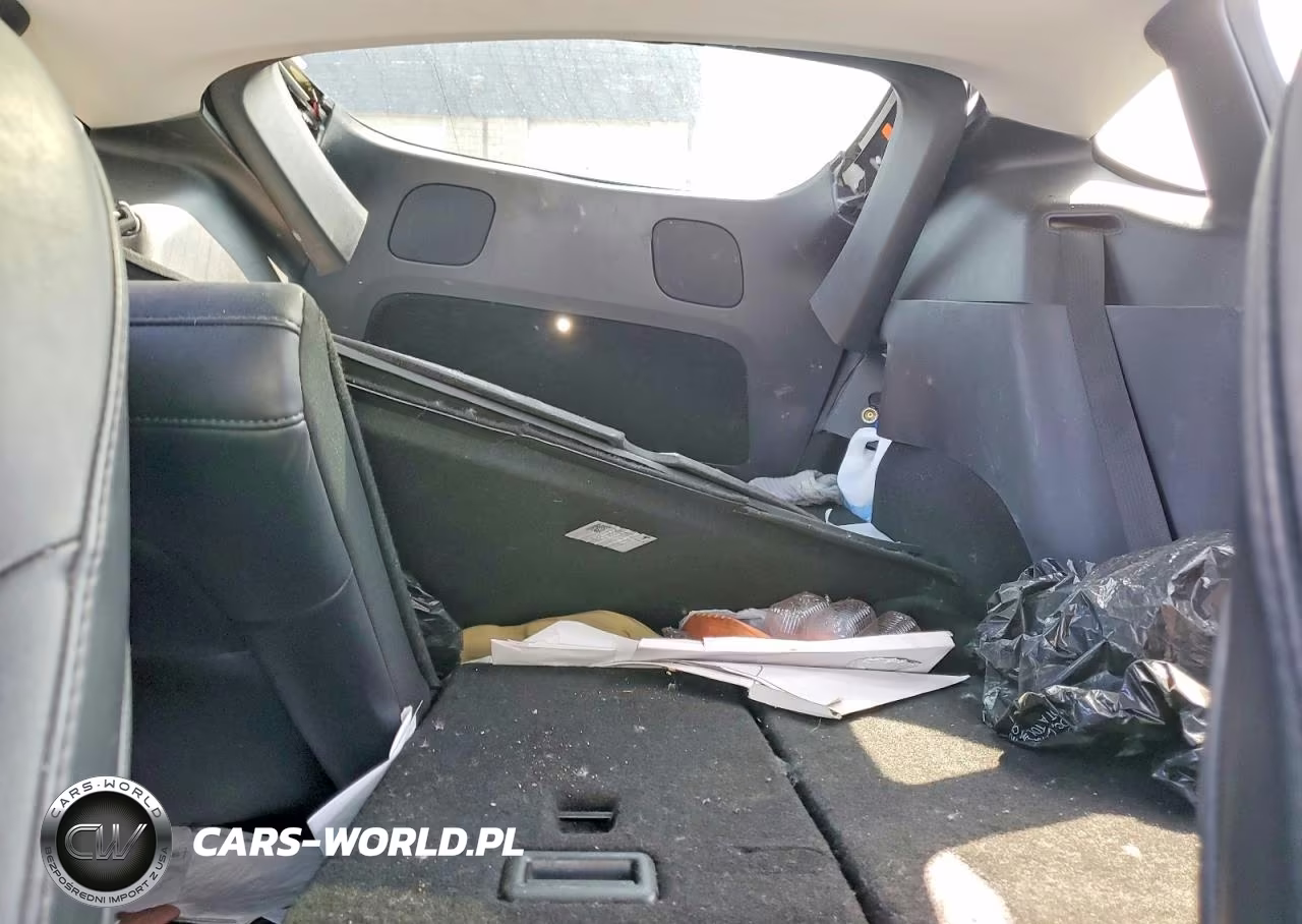 2020 Tesla Model Y VIN:5YJYGDEF4LF000723 - 10